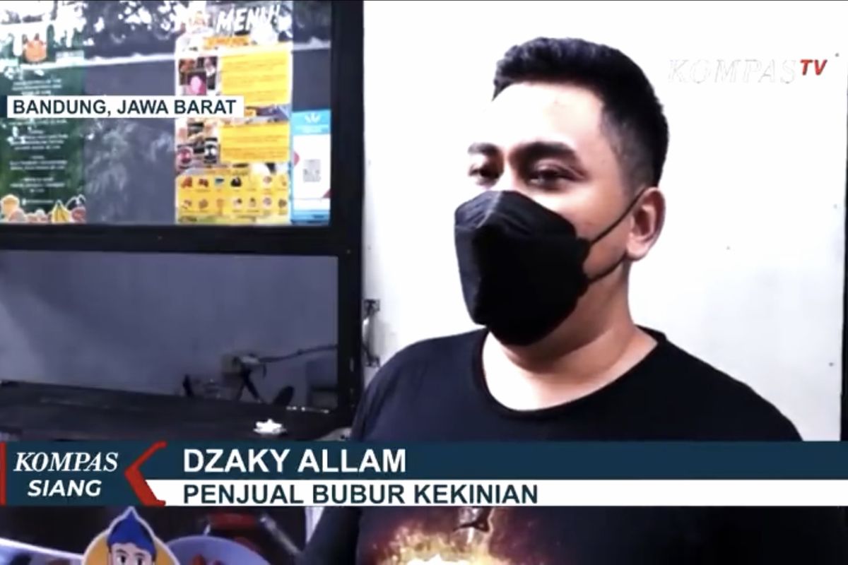 Pemilik usaha bubur ketan hitam kekinian bermerek Kang Bubur, Dzaky Alam.