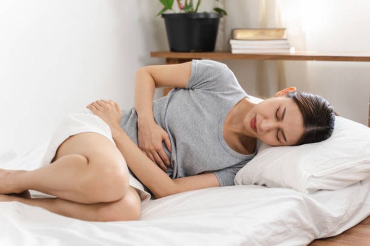 Ilustrasi bahaya berbaring tepat setelah makan.