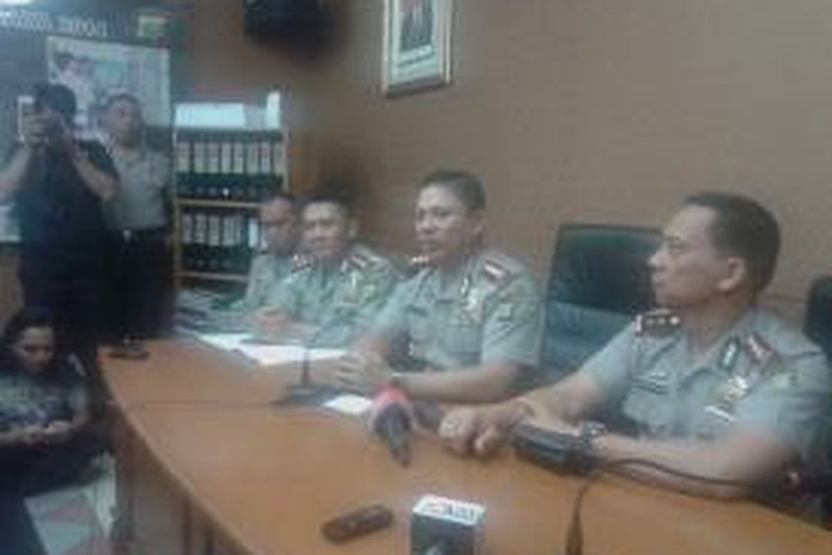 Kapolres Jakarta Selatan, Komisaris Besar Wahyu Hadiningrat saat memberikan keterangan, Jumat, (23/1/2015).