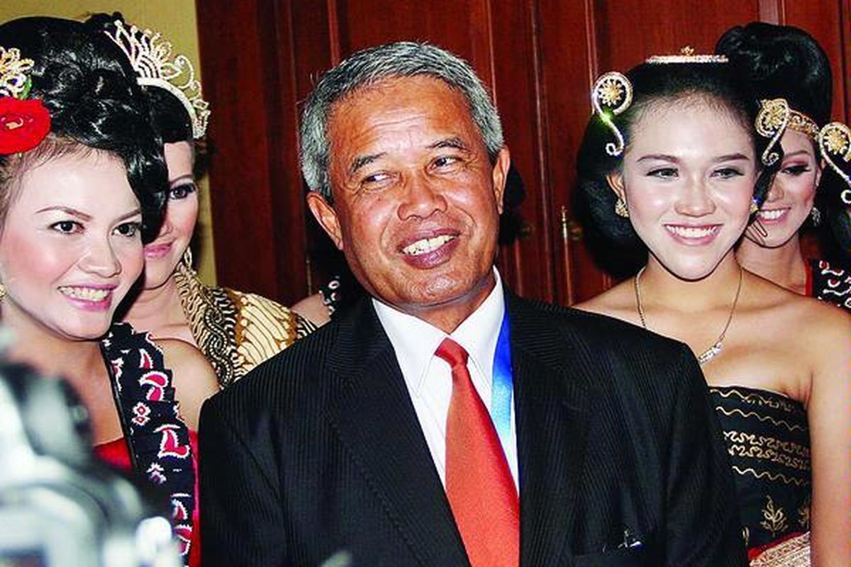 Djohar Arifin Husin terpilih sebagai Ketua Umum PSSI 2011-2015 setelah meraih 61 suara pada putaran kedua melawan Agusman Effendi yang meraih 38 suara pada Kongres Luar Biasa PSSI di Solo, Jawa Tengah, Sabtu (9/7). Pada putaran pertama, Djohar meraih 53 suara dan Agusman mendapat 39 suara.