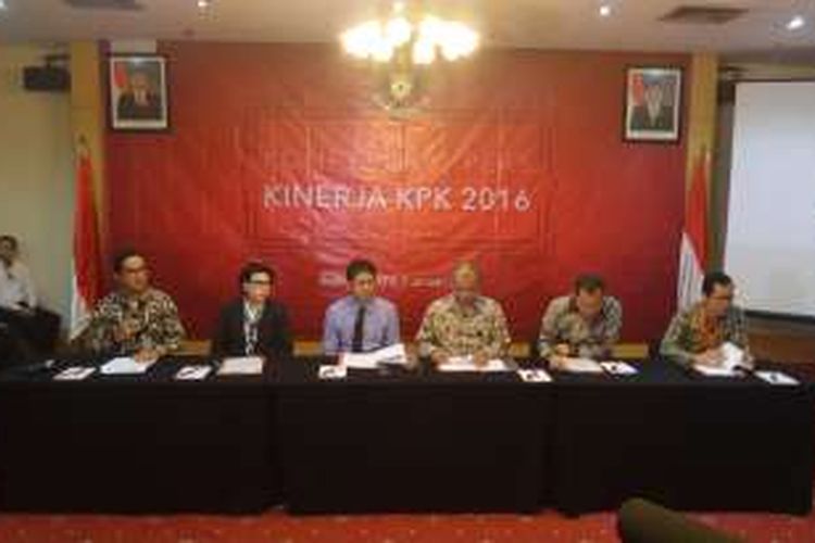 Konferensi pers tentang Capaian dan Kinerja Komisi Pemberantasan Korupsi Tahun 2016 di Gedung KPK Jakarta, Senin (9/1/2017).