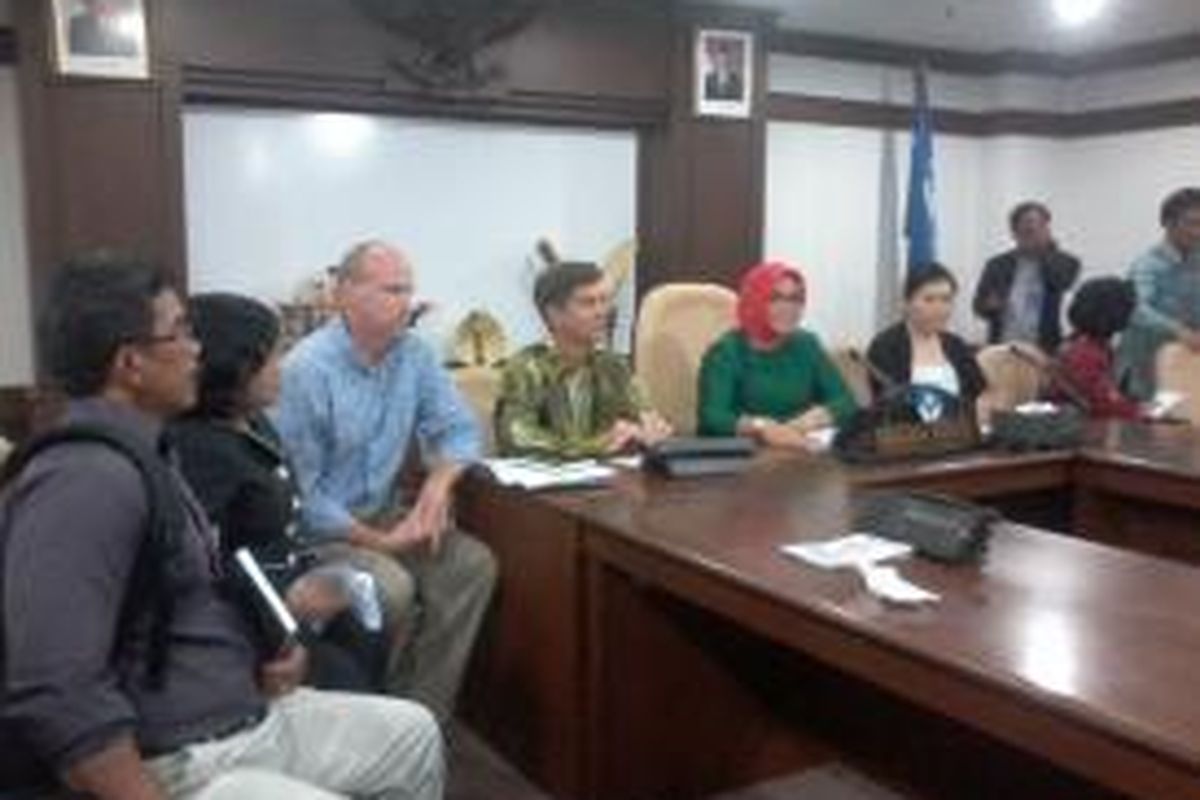 Konferensi pers yang dihadiri oleh pihak JIS, Dirjen Paudni, dan Wakil Dinas Pendidikan DKI Jakarta di Gedung E Kemendikbud, Rabu (16/4/2014).