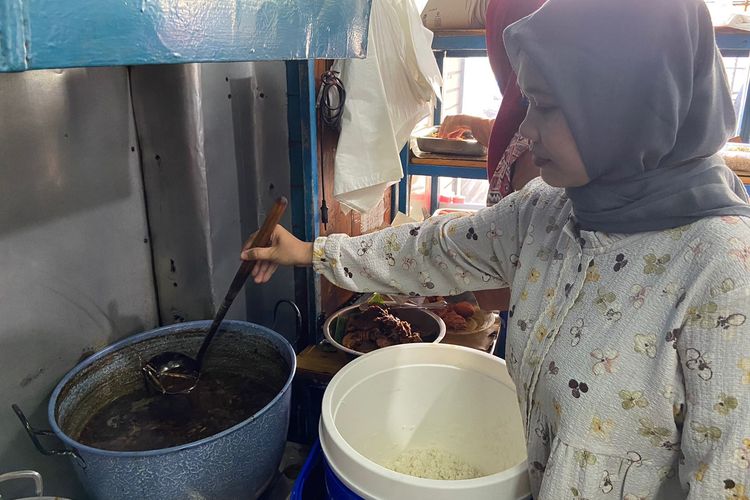 Menguak Rahasia Kuah Pekat Rawon Subedo, Kuliner Khas Surabaya