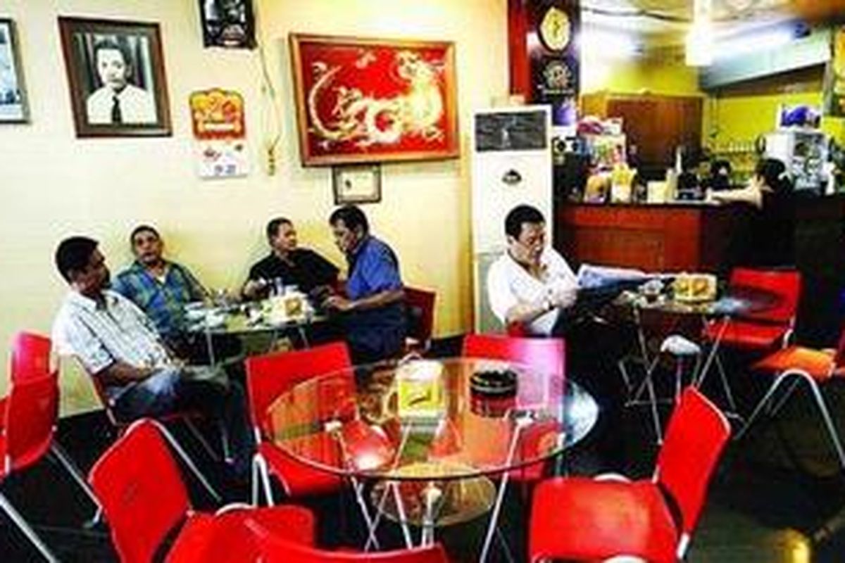 Suasana di kedai kopi Phoenam yang terletak di Jalan KH Wahid Hasyim, Jakarta Pusat.