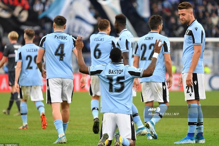 Pemain Lazio, Bastos, merayakan gol kontra Sampdoria pada laga Liga Italia Serie A di Estadio Olympico, 18 Januari 2020.