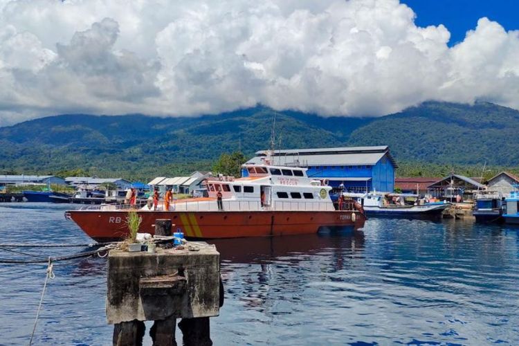 Kantor Pencarian dan Pertolongan Basarnas Ternate, Maluku Utara melakukan pencarian terhadap seorang warga Pulau Kasiruta, Halmahera Selatan (Halsel) dilaporkan hilang saat perjalanan mudik ke kampung halaman (Abdul Fatah) 