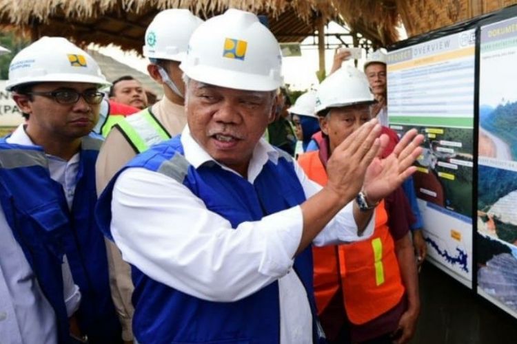 Menteri PUPR Basuki Hadimuljono saat meninjau proyek Bendungan Way Sekampung. 