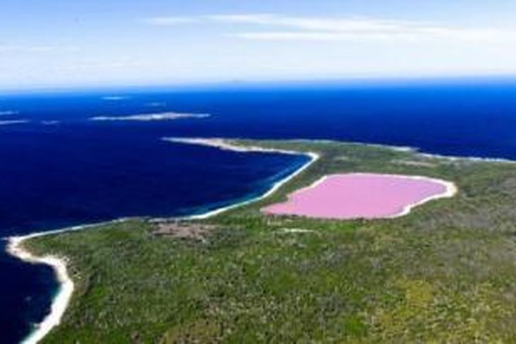 Keindahan Australia Barat terekam dari pemandangan di Lake Hillier, danau yang memiliki warna air merah muda