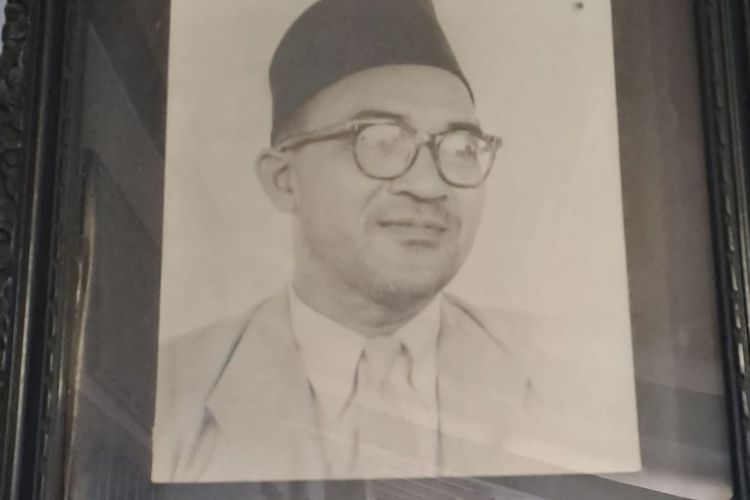 Mr Gele Harun, acting residen (kepala pemerintahan darurat) Lampung yang bergerilya hingga ratusan kilometer di Lampung Barat saat Agresi Militer II Belanda.