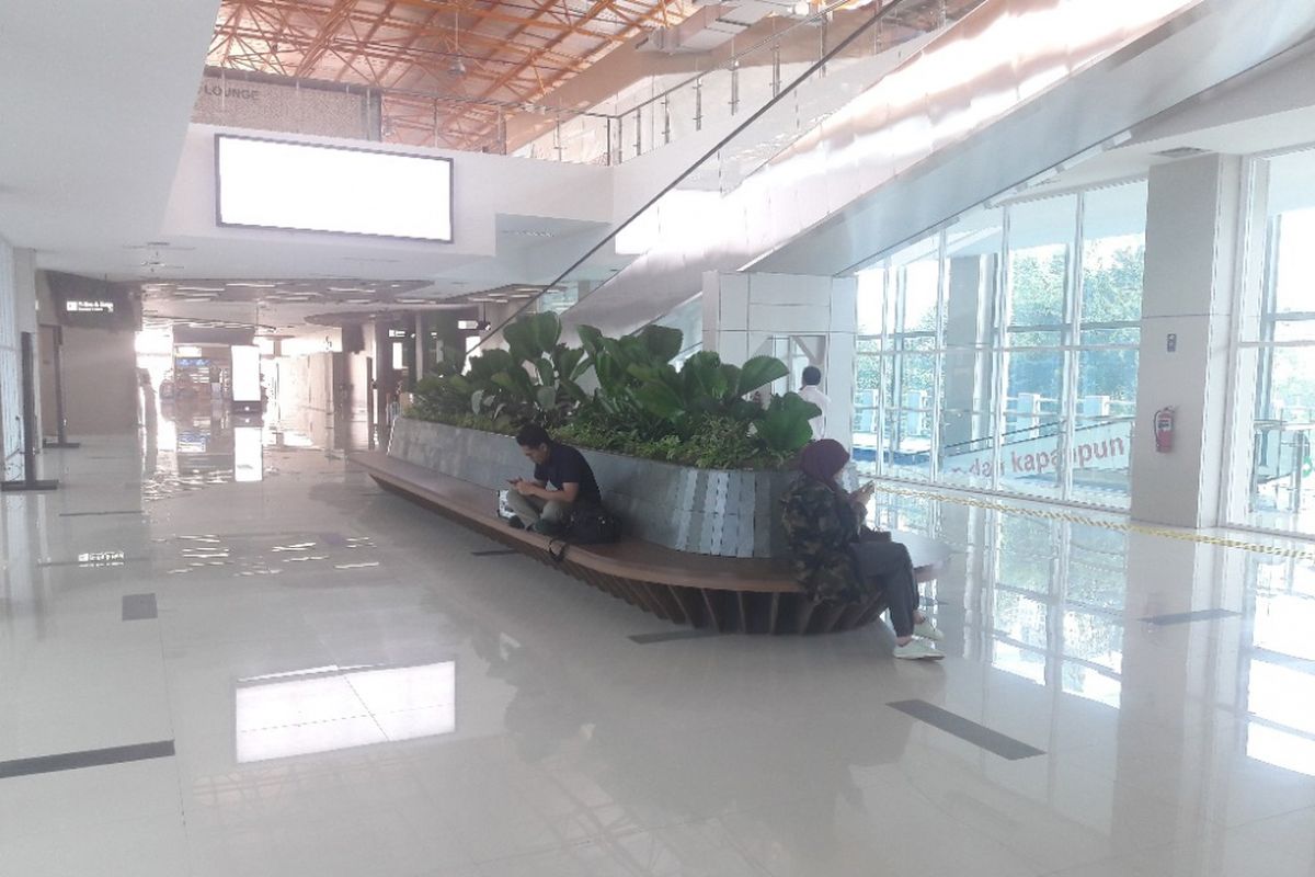 Stasiun Sudirman Baru terlihat lengang sehari setelah pengoperasian kembali KA Bandara pada Jumat (9/2/2018)