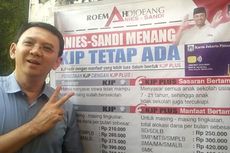 Saat Ahok Berpose 2 Jari di Depan Spanduk 