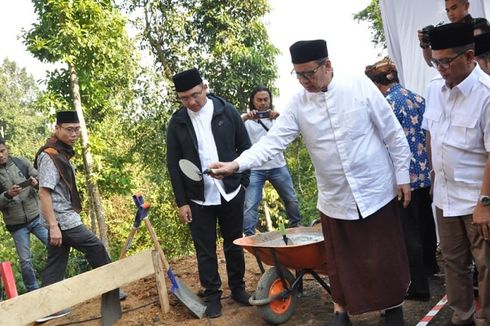 Wahidin Bangun Masjid untuk Wisatawan Negeri di Atas Awan