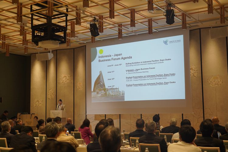 Penandatanganan nota kesepahaman (MoU) antara pelaku usaha Indonesia dan Jepang dalam Forum Bisnis Indonesia-Jepang di Osaka, Jepang, Rabu (11/6/2025).