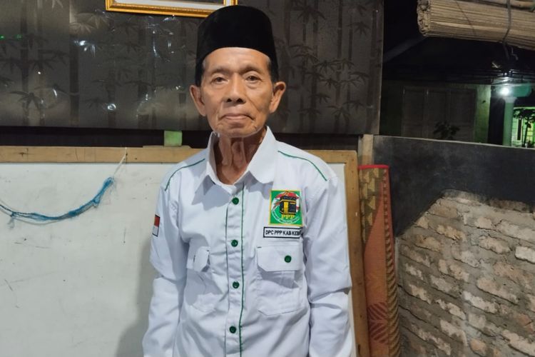Seorang Kakek berusia 81 tahun asal Kabupaten Kebumen ini tinggal selangkah lagi menjadi anggota DPRD Kabupaten setelah meraih suara terbanyak pada Pemilu 2024 yang lalu. 