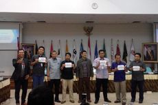 Kenakan Caping, Pendukung Jokowi-JK Sorak-sorai Jelang Debat Capres