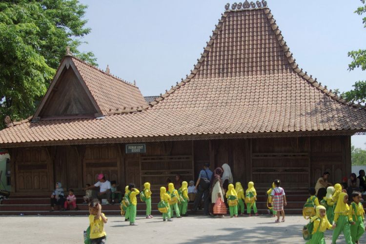 Rumah Adat Kudus Di Museum Kretek.

SUPRAPTO
01-09-2014