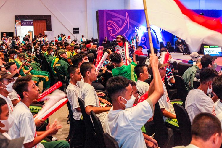 Suporter blid judo ASEAN Para Games 2022 di Convention Hall Tirtonadi, Rabu (3/8/2022) terdiri dari berbagai elemen, seperti anak SMP hingga tentara.
