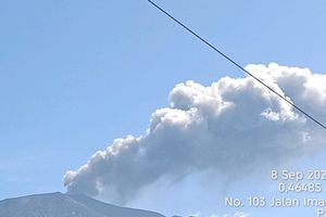 Gunung Marapi Meletus Pagi ini, Lontar Abu Setinggi 1,6 Kilometer