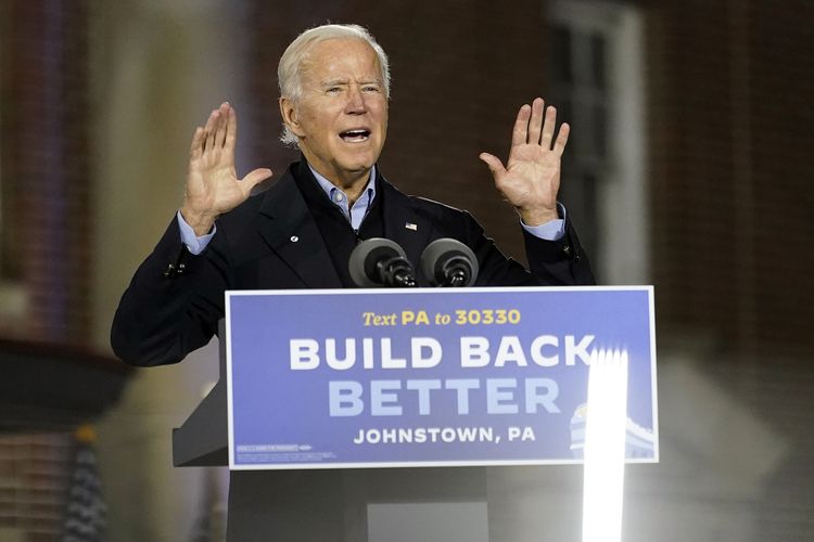 Calon presiden Amerika Serikat dari Partai Demokrat, Joe Biden, saat berpidato di Amtrak Johnstown Train Station, Rabu (20/9/2020).