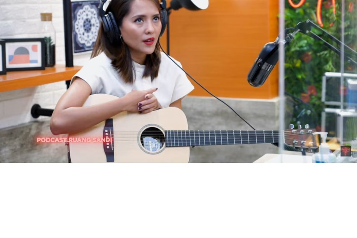 Lala Karmela menceritakan alasan utama mengapa ia kembali ke Indonesia dan mengejar kariernya di dunia musik. Padahal ia sempat merilis album debut di Filipina.