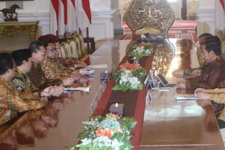 Presiden Joko Widodo mengadakan rapat konsultasi dengan pimpinan MPR di Istana Merdeka, Jakarta, Selasa (24/1/2017).