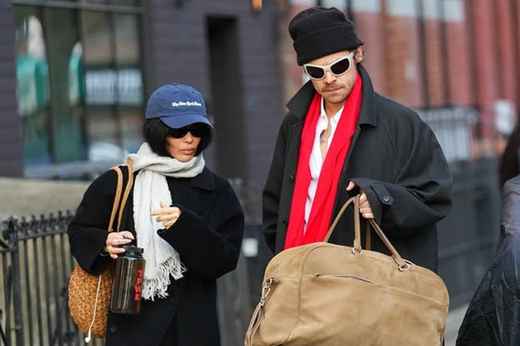 Harry Styles Tampil Stylish di Bandara, Gaya Simpel tapi Tetap Ikonik