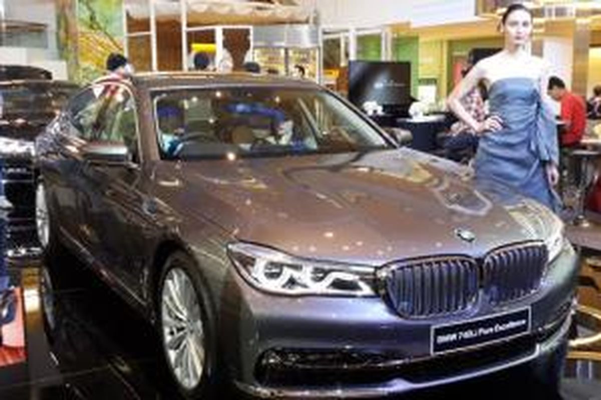 BMW menawarkan Seri-7 yang bisa dipesan sesuai detail keinginan konsumen.