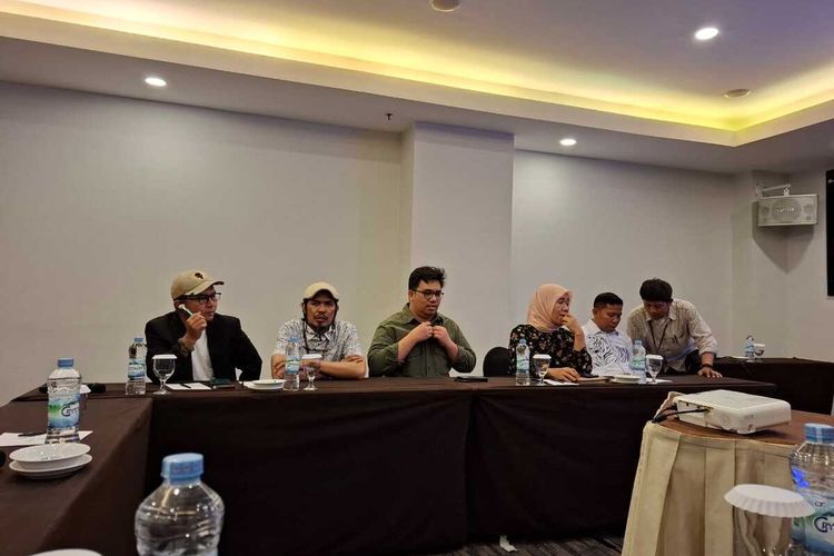 Komisi Pemilihan Umum (KPU) menetapkan 4 pasangan calon (Paslon) Wali Kota dan Wakil Wali Kota Makassar 2024. Penetapan 4 Paslon Wali Kota dan Wakil Wali Kota Makassar ini dilakukan setelah KPU Kota Makassar melakukan rapat pleno tertutup di Hotel Claro, Makassar, Minggu (22/9/2024).