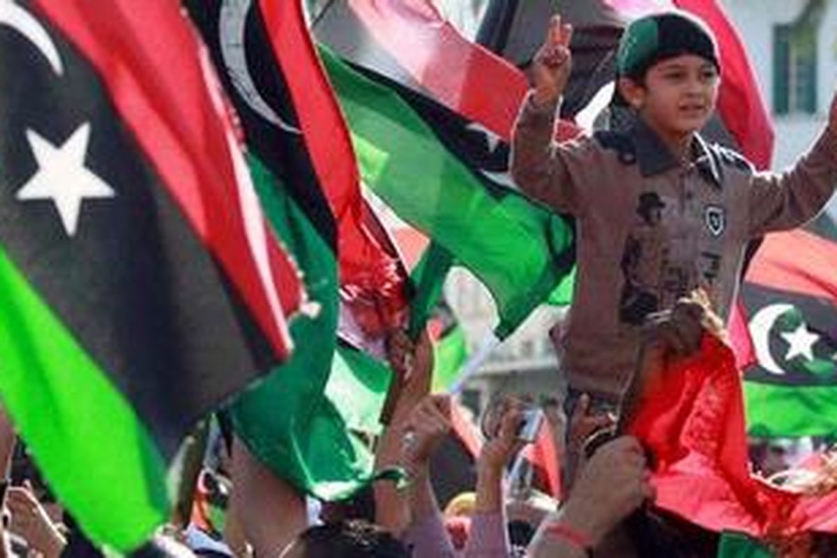 Rakyat Libya, termasuk anak-anak, bersorak menyambut kabar penangkapan putra Moammar Khadafy, Saif al-Islam.