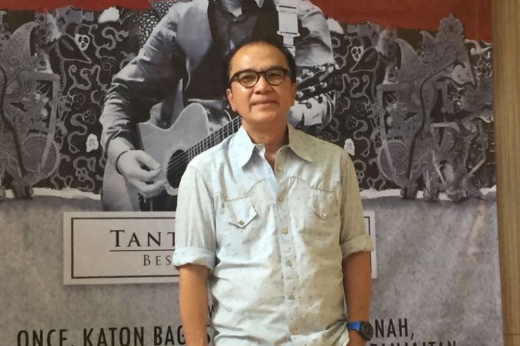 Tantowi Yahya menghadiri pre launch album kompilasinya yang bertajuk Tantowi Yahya Best of the Best di Kemang Raya, Jakarta Selatan, Minggu (18/2/2018).