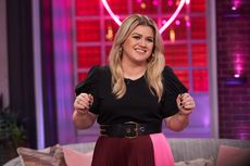 Kelly Clarkson Tulis 60 Lagu Baru Selama Proses Cerai