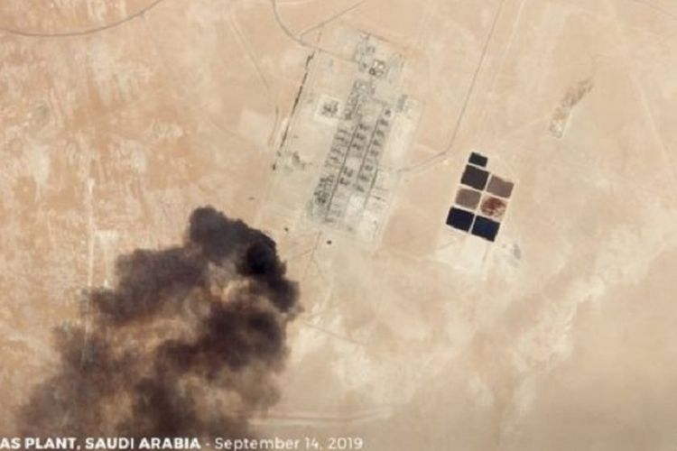 Citra satelit memperlihatkan kerusakan yang diderita pabrik minyak milik Arab Saudi, Aramco, dalam serangan drone yang terjadi Sabtu dini hari (14/9/2019). AS menuduh Iran bertanggung jawab dalam serangan tersebut.