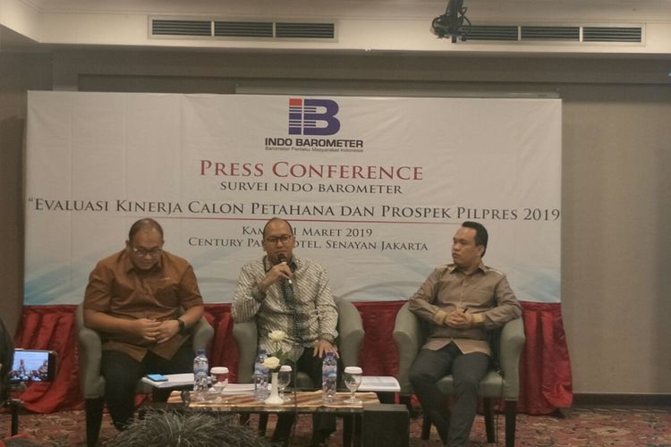 Lembaga survei Indo Barometer merilis survei elektabilitas dua pasang calon presiden dan wakil presiden 2019 di Hotel Century Park, Kamis (21/3/2019). 