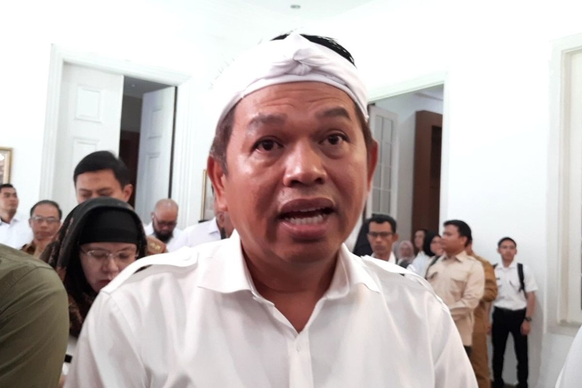 Gubernur Jawa Barat Dedi Mulyadi saat ditemui usai rapat koordinasi Program Strategis Nasional Makan Bergizi Gratis (MBG) Jawa Barat di Bale Pakuan Padjajaran, Bogor, Senin (29/9/2025). Rapat koordinasi ini juga dihadiri oleh Kepala Badan Gizi Nasional (BGN) Dadan Hindayana.