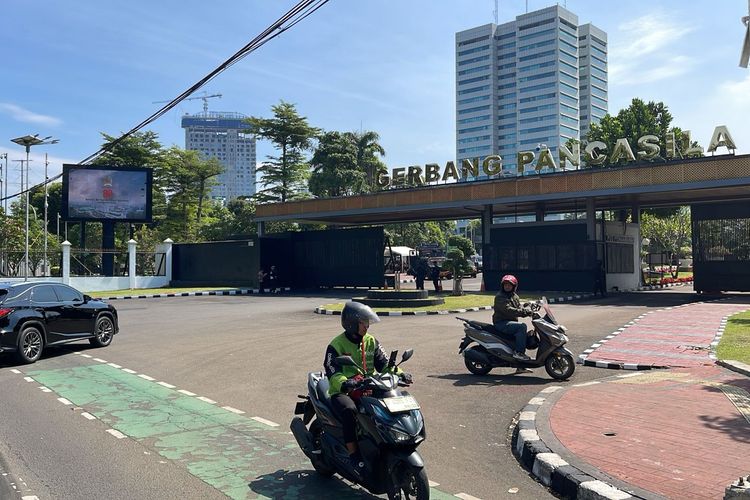 Gerbang Pancasila Gedung DPR