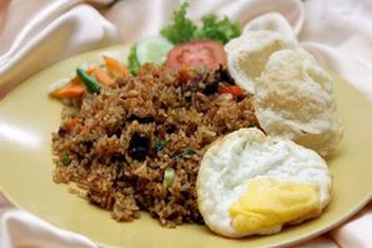 Nasi goreng buntut, menu baru di Es Teler 77, bagi yang senang pedas dari cabai segar, menu ini tepat untuk Anda.