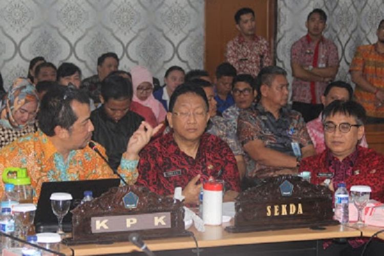 Pemerintah Provinsi Sulawesi Utara (Sulut) bersama Komisi Pemberantasan Korupsi (KPK) Republik Indonesia mengelar rapat koordinasi program pencegahan bidang optimalisasi penerimaan daerah di Kantor Gubernur Sulut, Kamis (14/02/2019).
