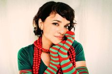 Lirik Lagu Staring at the Wall, Lagu Terbaru dari Norah Jones