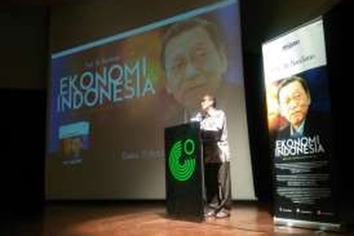 Ekonom Universitas Indonesia Faisal Basri memberikan testimoni dalam peluncuran buku cetakan II Ekonomi Indonesia Dalam Lintasan Sejarah karya Boediono, di Goethe-Institute Jakarta, Kamis (15/9/2016).
