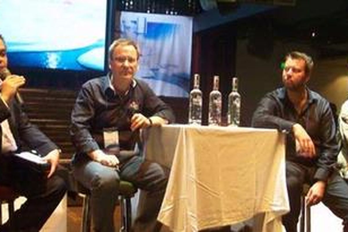 Vincent, Markku, Pekka dan Kiki pada konferensi pers Indonesia Finlandia Vodka di Jakarta, Kamis (2/12/2010).