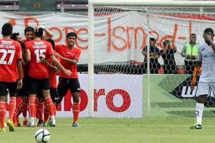 Ilustrasi: Persija Jakarta merayakan gol ke gawang PSPS Pekanbaru pada lanjutan Indonesia Super League (ISL) di Stadion Utama Gelora Bung Karno, Jakarta, Sabtu (26/1/2013). Persija menang 1-0 dan pada pertandingan ini beberapa pemain yang sempat mogok karena tunggakan gaji sudah mulai bermain.