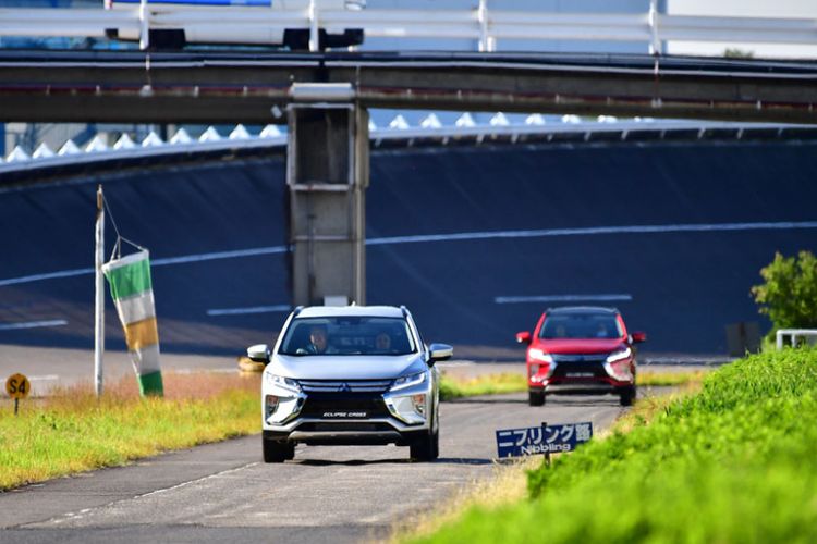 Kompas.com menjajal SUV terbaru Mitsubishi Eclipse Cross di Okazaki, Jepang.