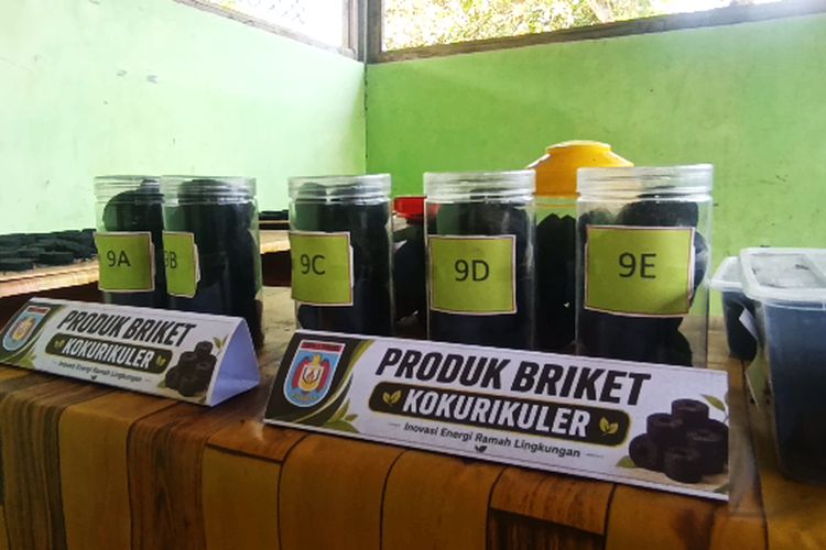 Dari Rindangnya Seribu Pohon, Kepala SMPN 2 Parang Magetan Sulap Sampah Daun jadi Briket