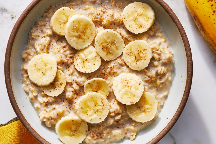 Resep Bubur Oats Pisang, Menu Sarapan Tinggi Serat Bikin dari Malam