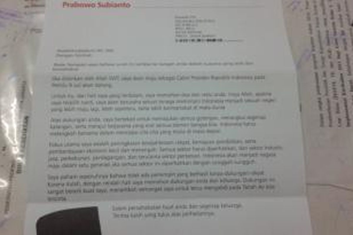 Surat atas nama Prabowo Subianto, berisi permintaan dukungan pada pilpres 9 Juli 2014. Sebanyak 10 surat yang ditujukan kepada guru-guru tersebut, dikirimkan ke Sekolah Dasar Negeri di Depok, Jawa Barat, Rabu (25/6/2014).