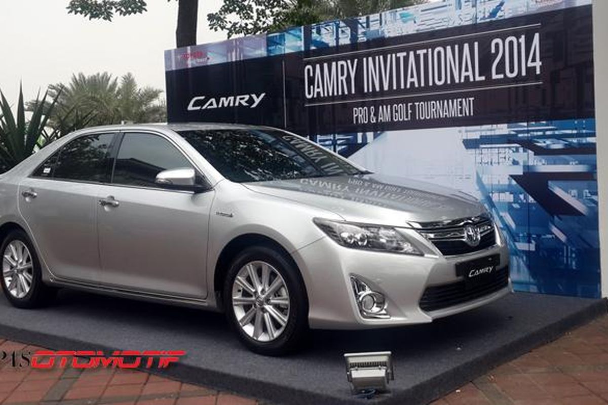 Camry Invitation Turnament Golf berhadiah Toyota Camry Hybrid. 