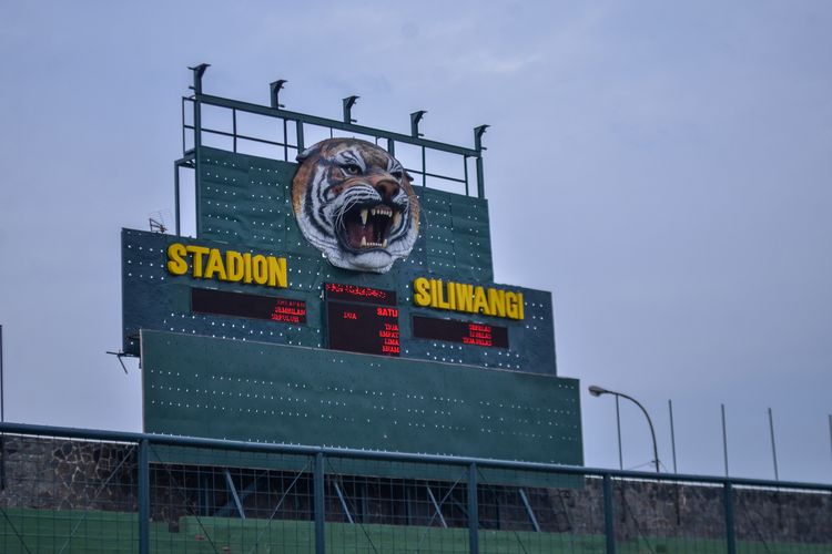 Icon Stadion Siliwangi Bandung, papan skor dengan kepala harimau. Stadion legendaris bagi Persib Bandung dengan rumput sintetis ini bisa digunakan sebagai laga kandang Maung Bandung di Liga 1 2022-2023 setelah selesai melakukan risk assessment pada Sabtu (4/2/2023).