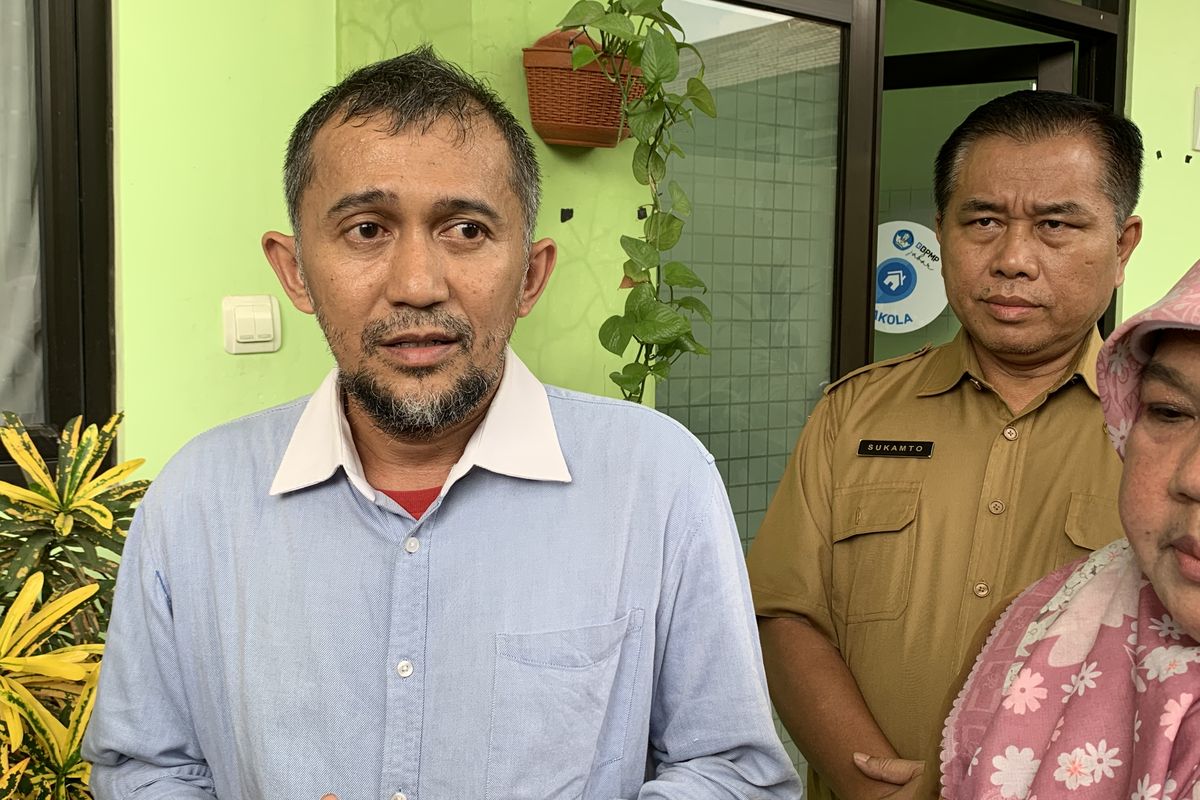 Wakil Ketua KPAD Kota Bekasi, Novrian saat ditemui di SMP 7 Kota Bekasi, Jalan Belanak Raya, Bekasi Selatan, Senin (20/11/2023).