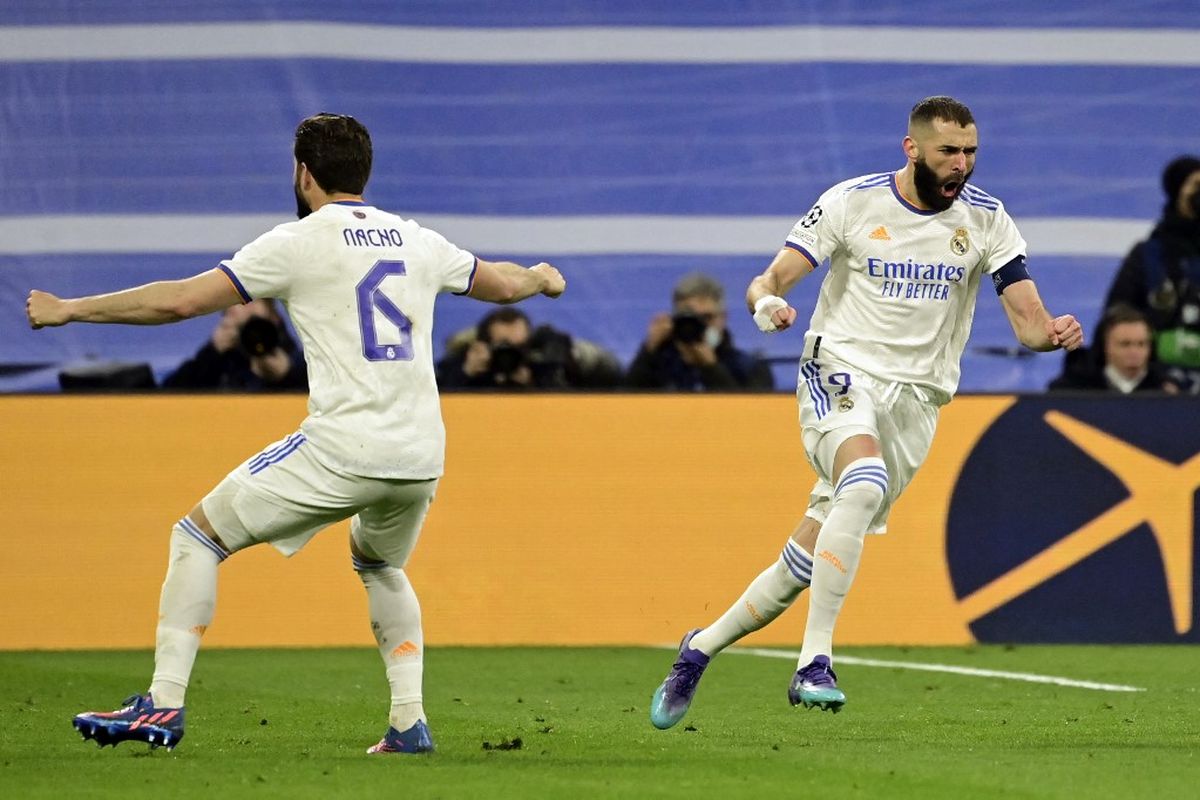 Penyerang Real Madrid, Karim Benzema, melakukan selebrasi, usai menjebol gawang PSG dalam laga leg kedua 16 besar Liga Champions di Stadion Santiago Bernabeu, 9 Maret 2022.