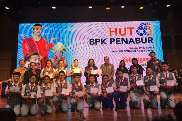 Penghargaan siswa berprestasi dan pengabdian guru dalam peringatan ulang tahun BPK Penabur Jakarta (20/7/2018)